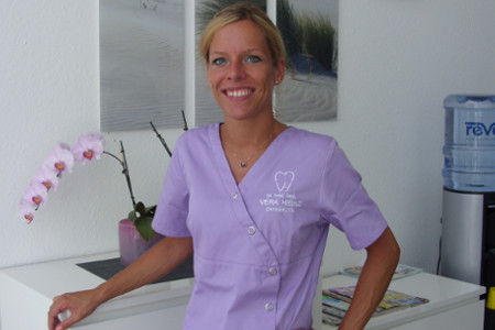 Dr. Vera Heinz im Wartezimmer
